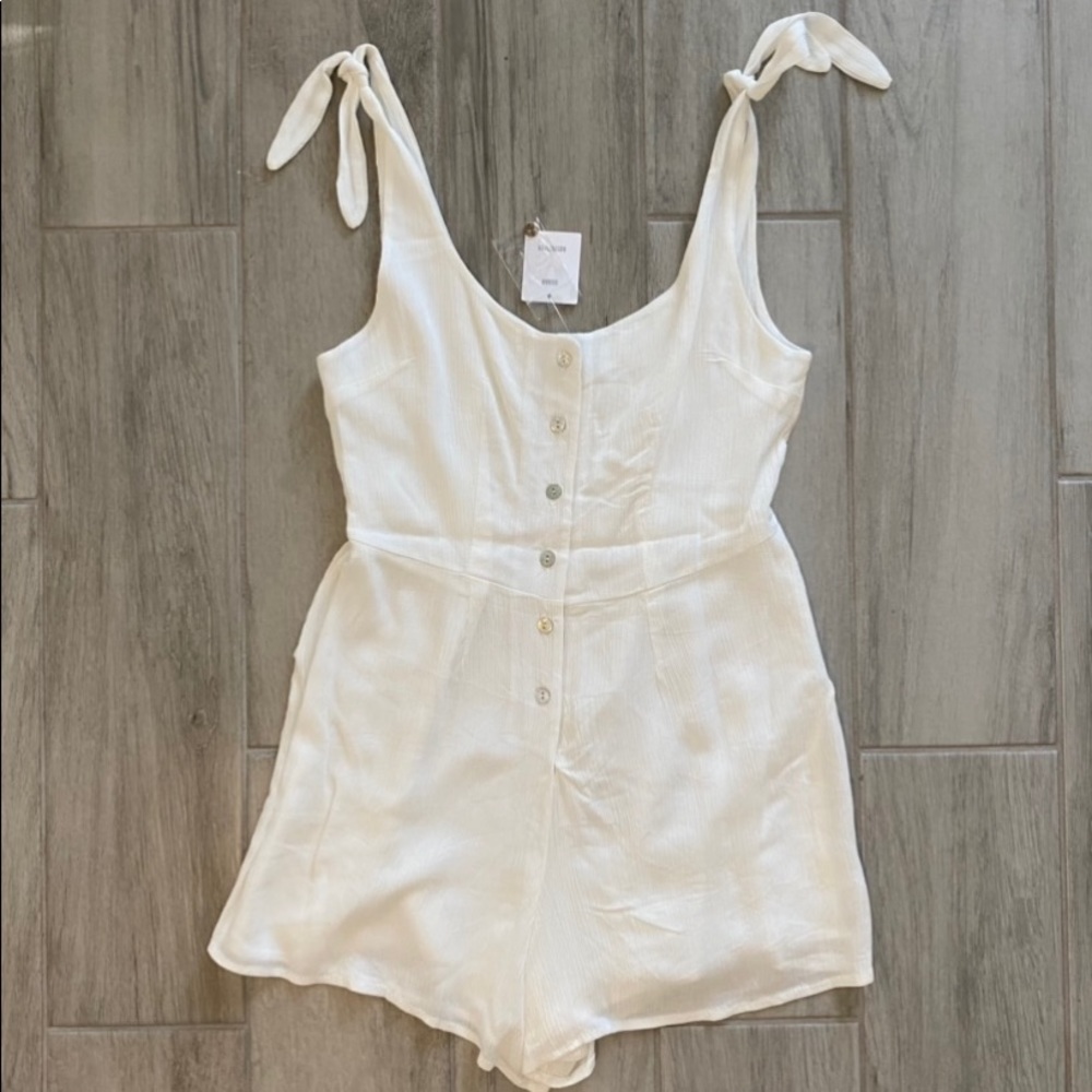Urban outfitters White romper